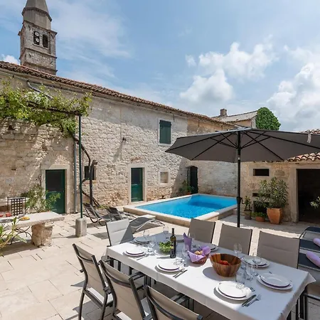 Flavia Villa